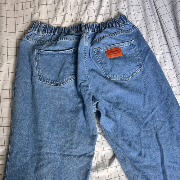 💫medium washed
💫size 0XL
💫straight legged
💫mid- high waisted - Picture 3 of 4